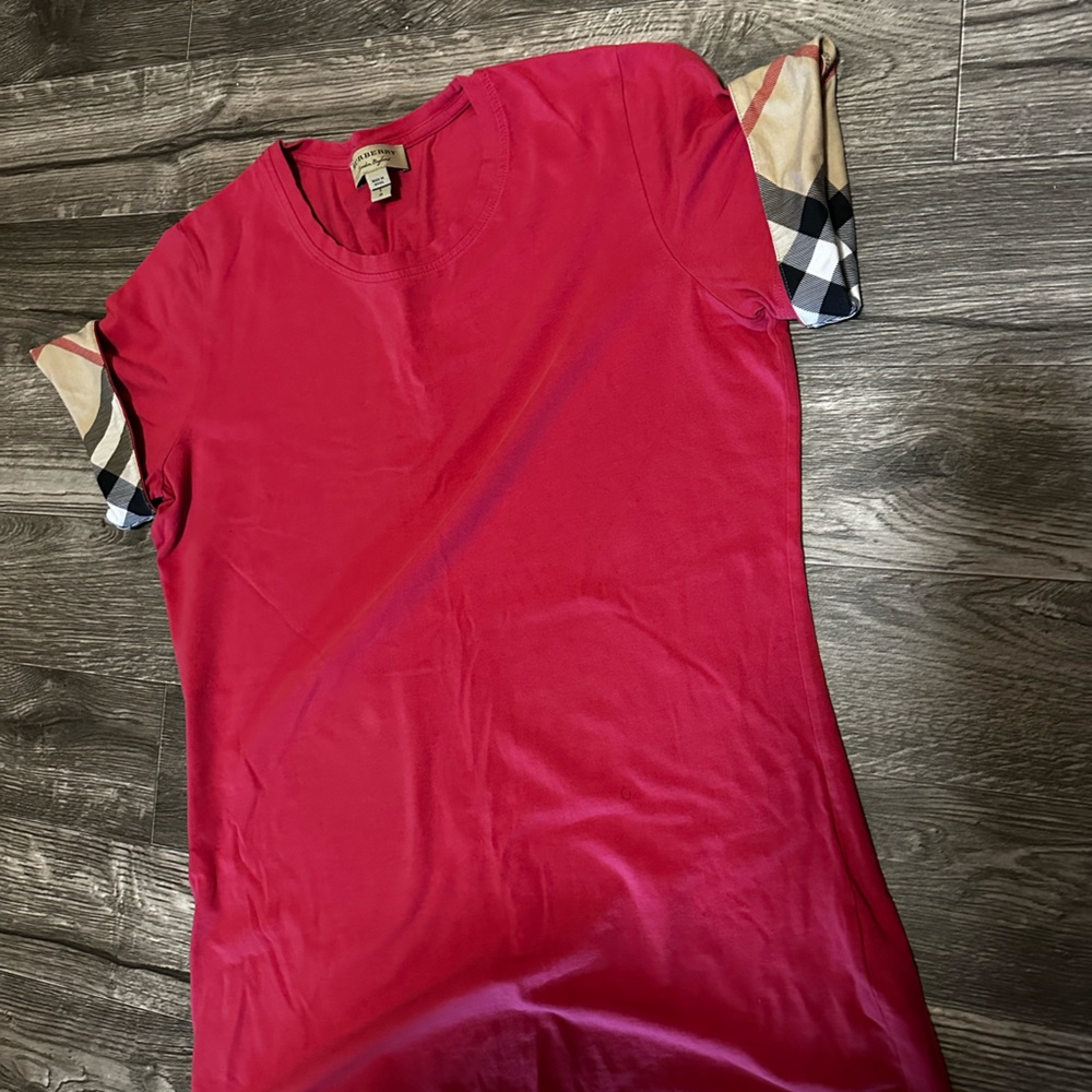 Size Large fitted with a good stretch can fit XL too
